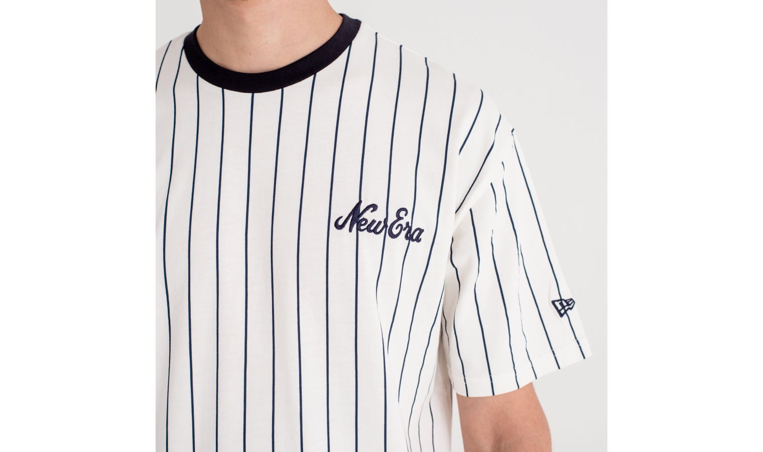 New Era Pinstripe Oversized T-Shirt D01_934